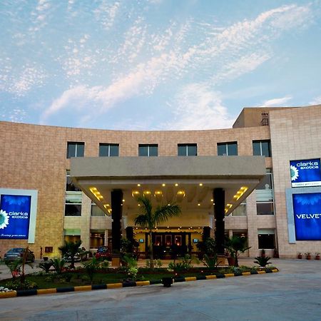 Velvet Clarks Exotica Hotel Zirakpur Kültér fotó
