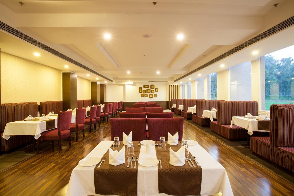 Velvet Clarks Exotica Hotel Zirakpur Kültér fotó