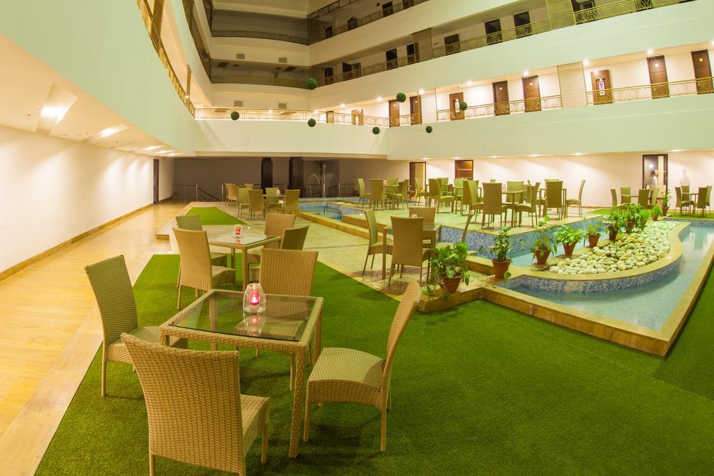 Velvet Clarks Exotica Hotel Zirakpur Kültér fotó