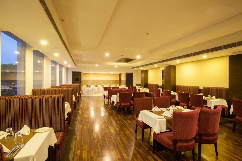 Velvet Clarks Exotica Hotel Zirakpur Kültér fotó