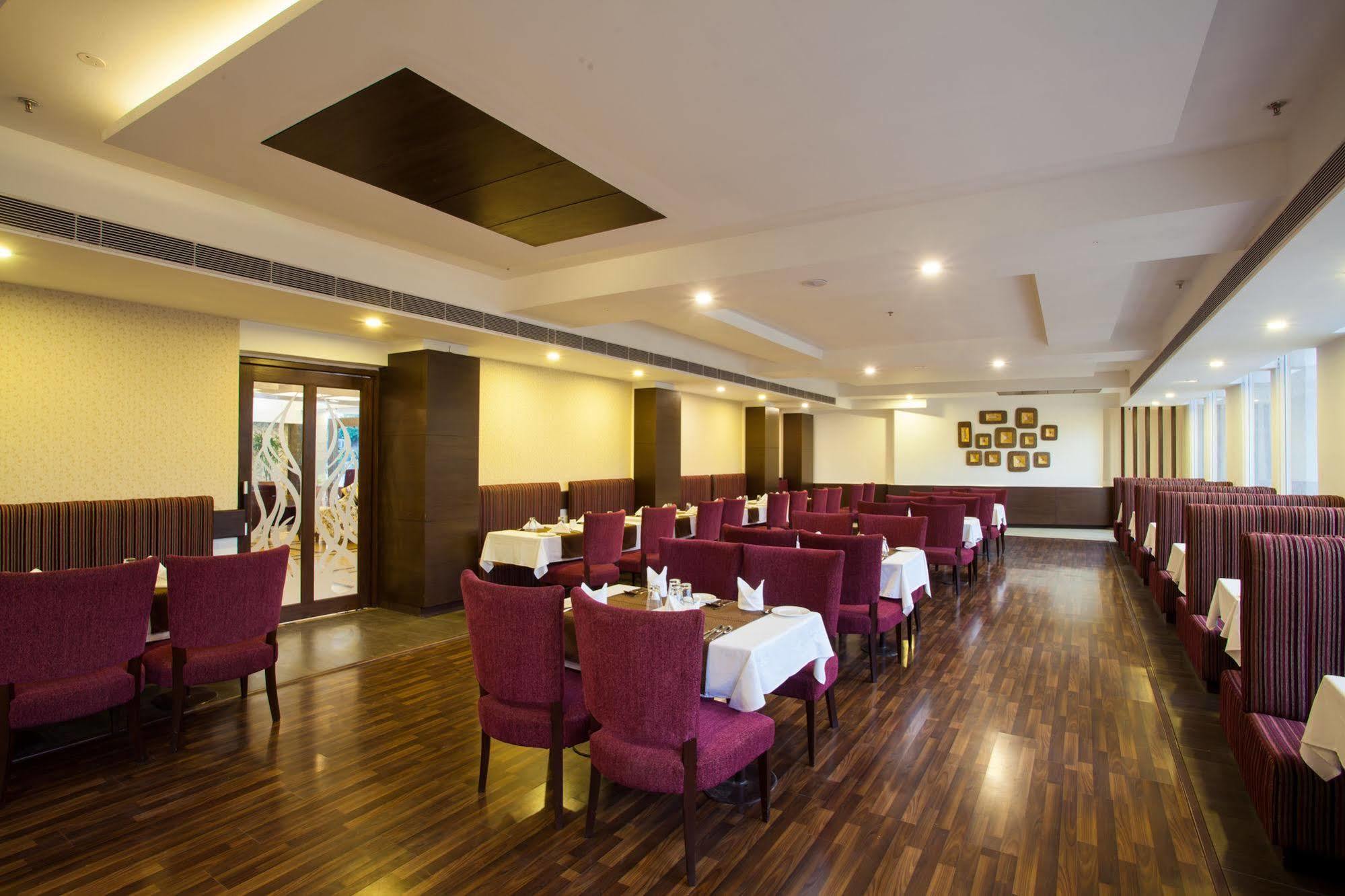 Velvet Clarks Exotica Hotel Zirakpur Kültér fotó