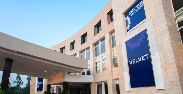 Velvet Clarks Exotica Hotel Zirakpur Kültér fotó